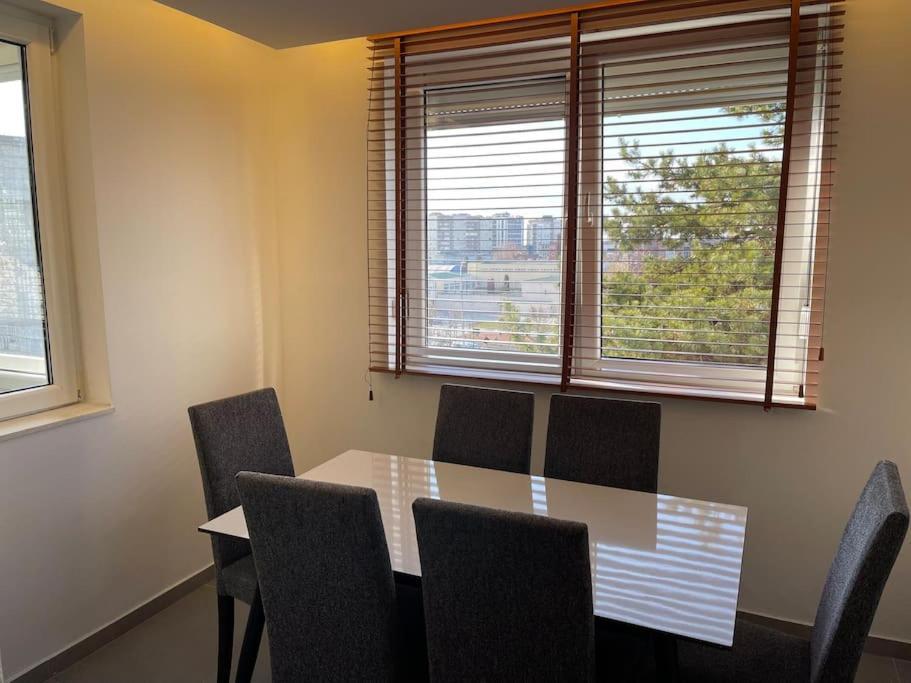 Idealapartments Llc 4 Pristina Exterior photo